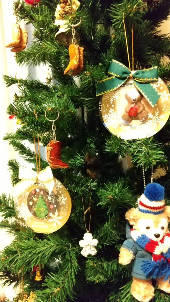楽しい気分のクリスマスに欠かせないクリスマスツリーに飾るオーナメントの可愛いミニミニレザーブーツ